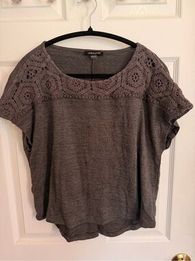 Cable & Gauge Gray Crochet Yoke Knit Short Sleeve Top
